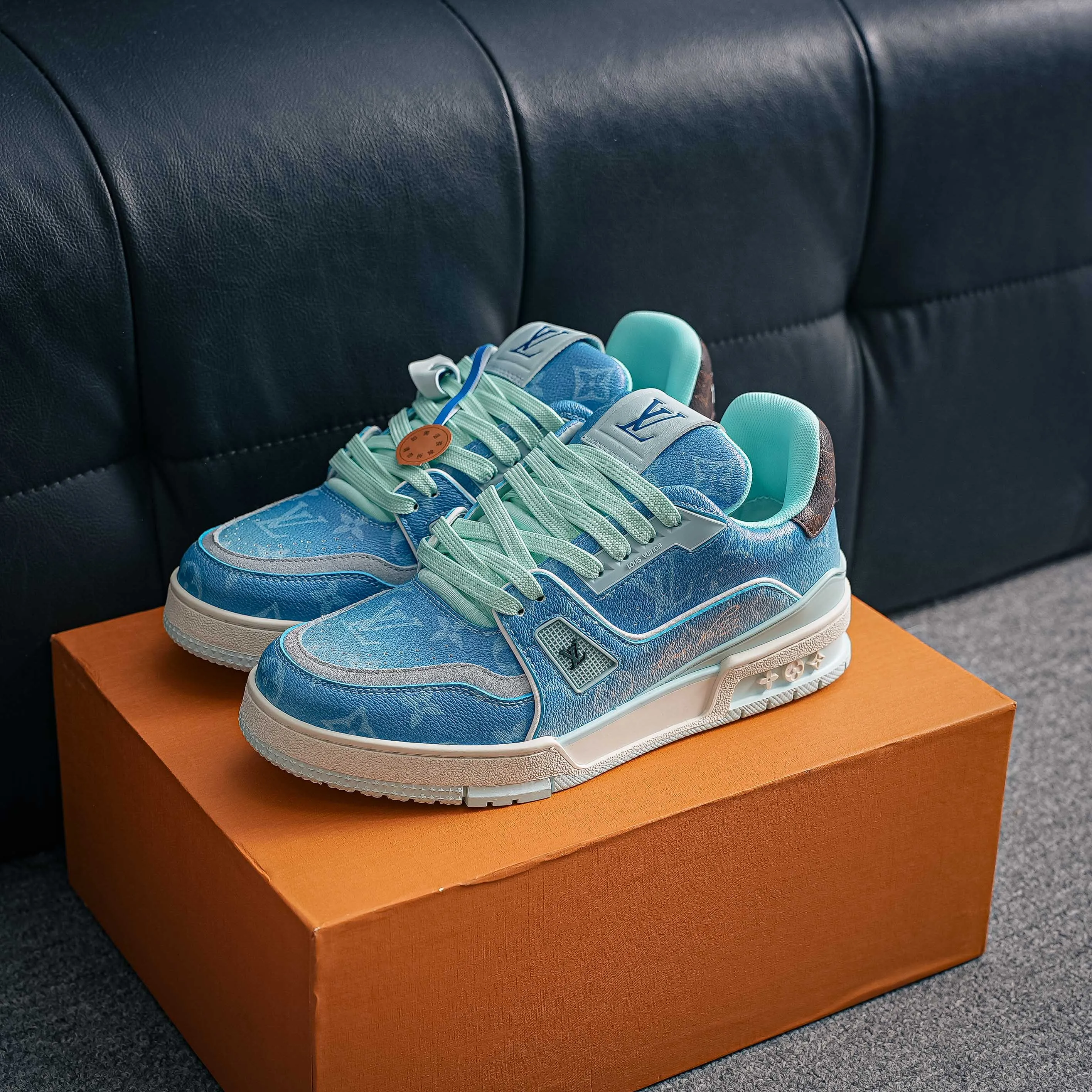 # LV- - trainer 2026 New Arrival 1：1 ！！ Shoes Cowhide Leather ， LOGO ， Breathable ， 。